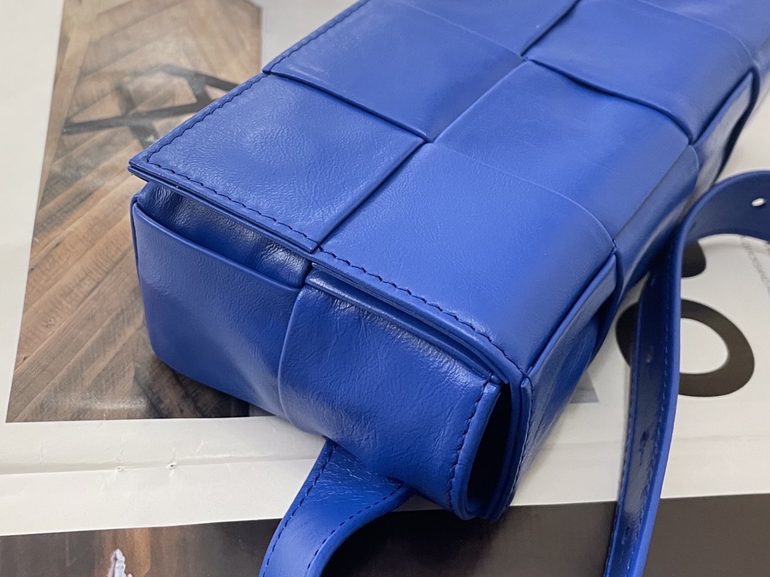 Mini Cassette Intreccio Leather Belt Bag Blue